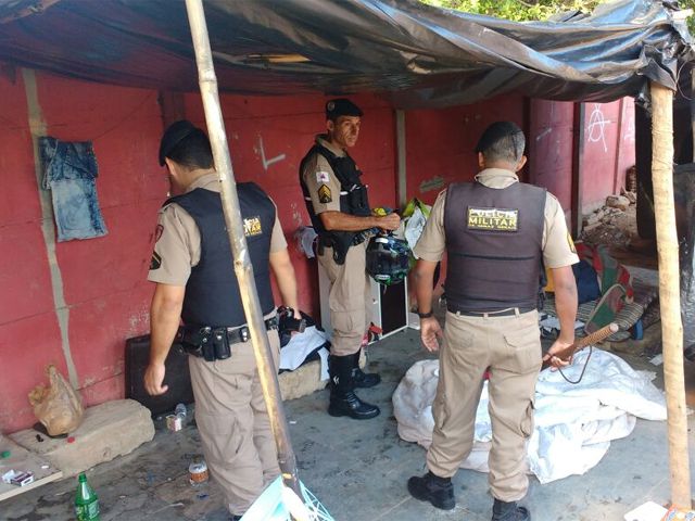 Polícia Militar atua na abordagem e fiscalização dos andarilhos e usuários de drogas na Praça Simão da Cunha