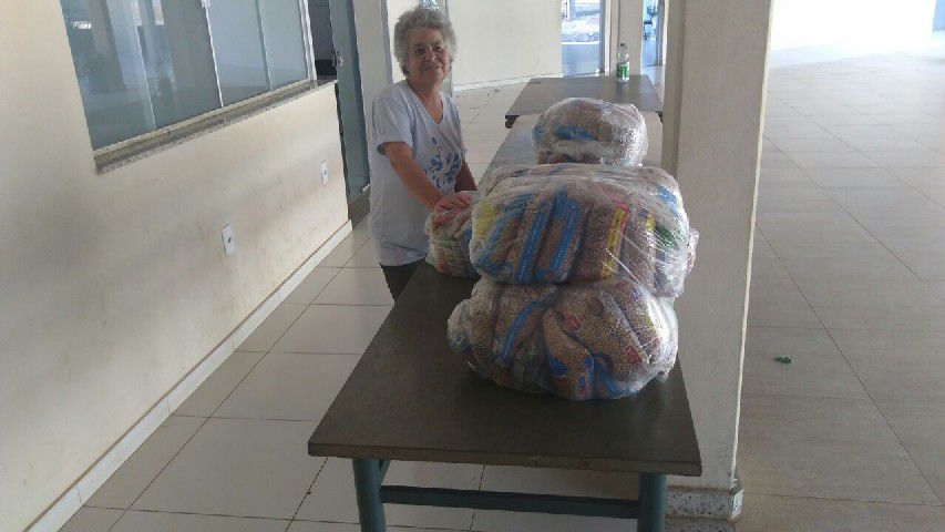 Ascipam entrega alimentos arrecadados a entidades de Pará de Minas