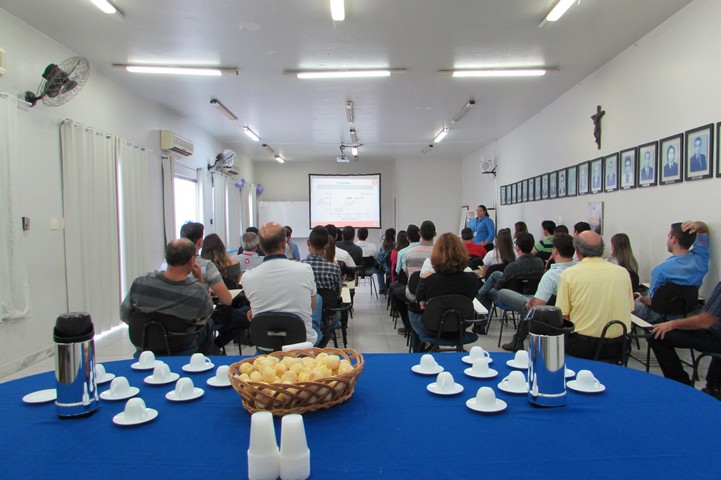 Associados participam de mais um “Café com Palestra”