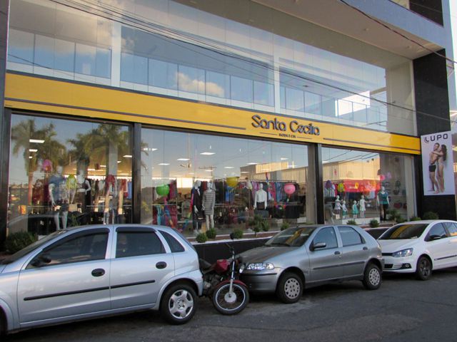 Loja Santa Cecília abre suas portas para a população de Pará de Minas