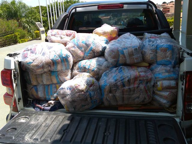 Ascipam entrega alimentos arrecadados a entidades de Pará de Minas
