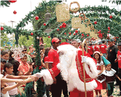 Papai Noel chega  casinha