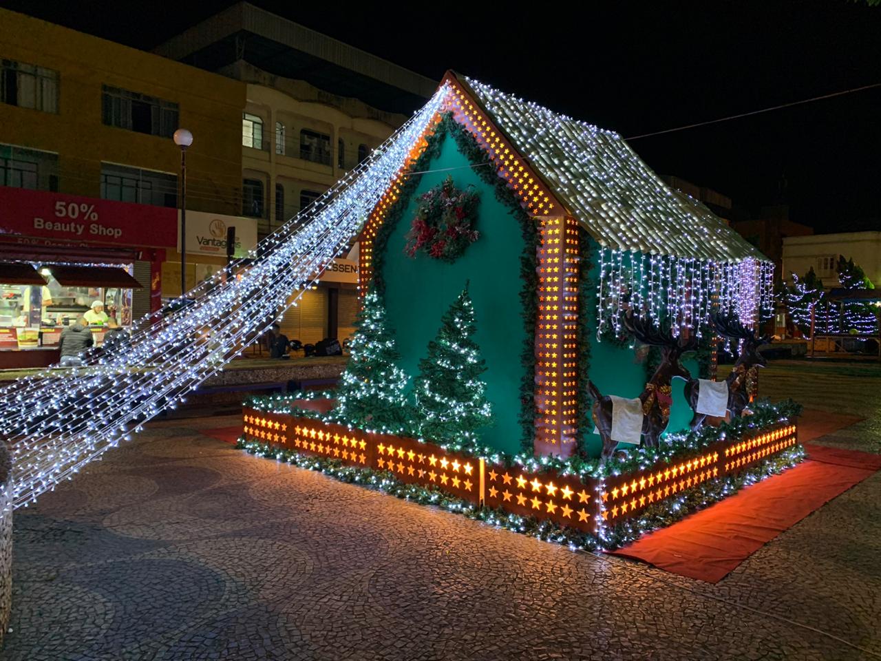 Luzes e encantos na inauguração da decoração do Natal de Luz e Gratidão Ascipam