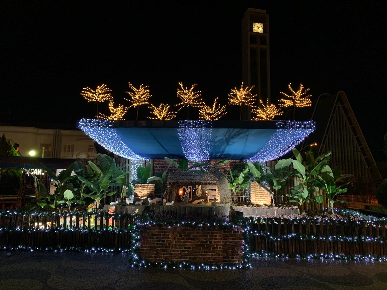 Luzes e encantos na inauguração da decoração do Natal de Luz e Gratidão Ascipam