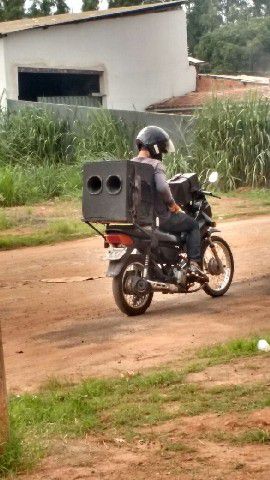 Caminhão vendendo chocolate sem procedência é pego atuando em Pará de Minas