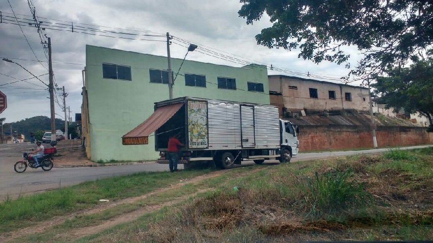 Caminhão vendendo chocolate sem procedência é pego atuando em Pará de Minas