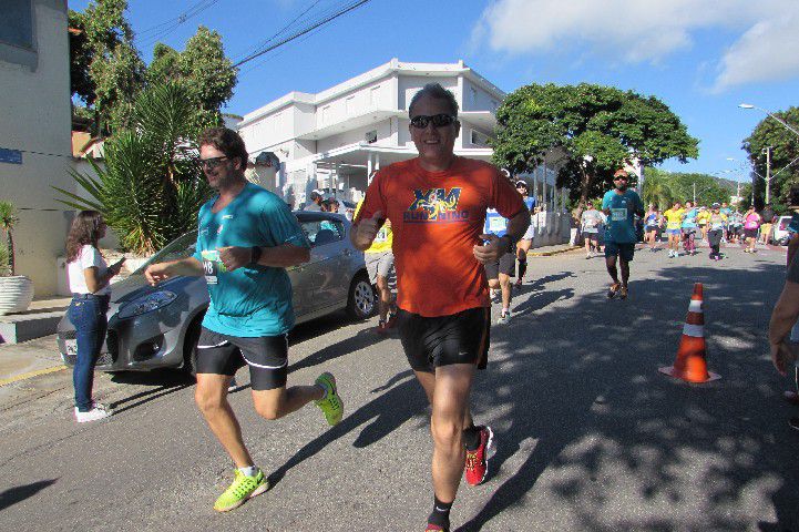 Ruas de Pará de Minas foram tomadas por atletas na 4ª edição da Corrida Sicoob Ascicred