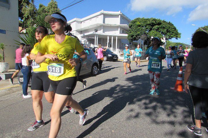 Ruas de Pará de Minas foram tomadas por atletas na 4ª edição da Corrida Sicoob Ascicred