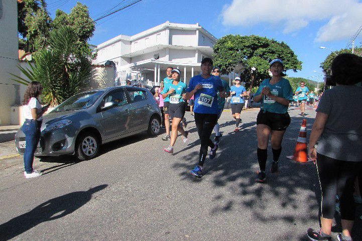 Ruas de Pará de Minas foram tomadas por atletas na 4ª edição da Corrida Sicoob Ascicred