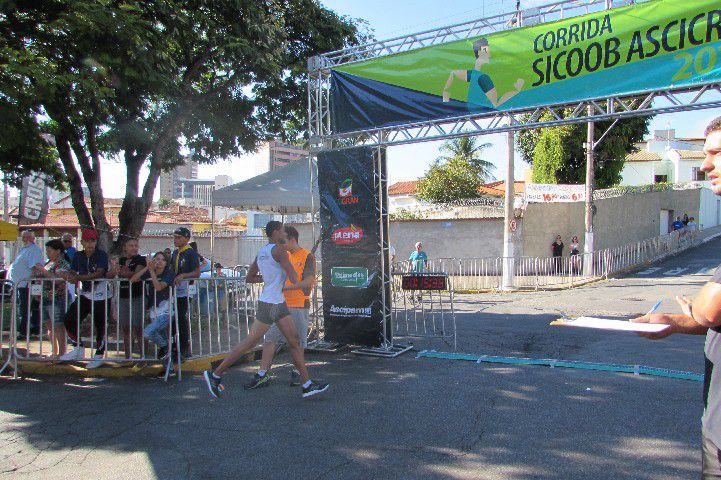 Ruas de Pará de Minas foram tomadas por atletas na 4ª edição da Corrida Sicoob Ascicred