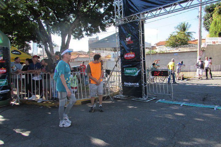 Ruas de Pará de Minas foram tomadas por atletas na 4ª edição da Corrida Sicoob Ascicred