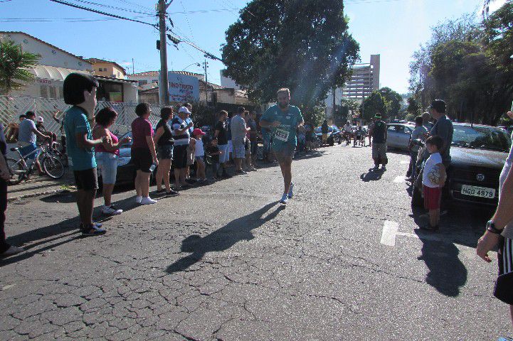 Ruas de Pará de Minas foram tomadas por atletas na 4ª edição da Corrida Sicoob Ascicred