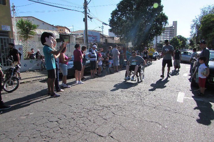 Ruas de Pará de Minas foram tomadas por atletas na 4ª edição da Corrida Sicoob Ascicred