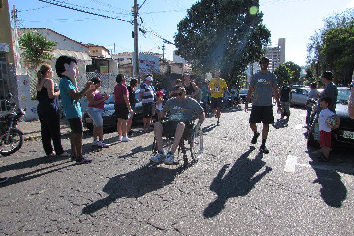 Ruas de Pará de Minas foram tomadas por atletas na 4ª edição da Corrida Sicoob Ascicred