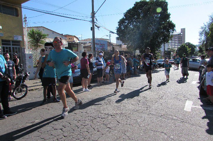 Ruas de Pará de Minas foram tomadas por atletas na 4ª edição da Corrida Sicoob Ascicred