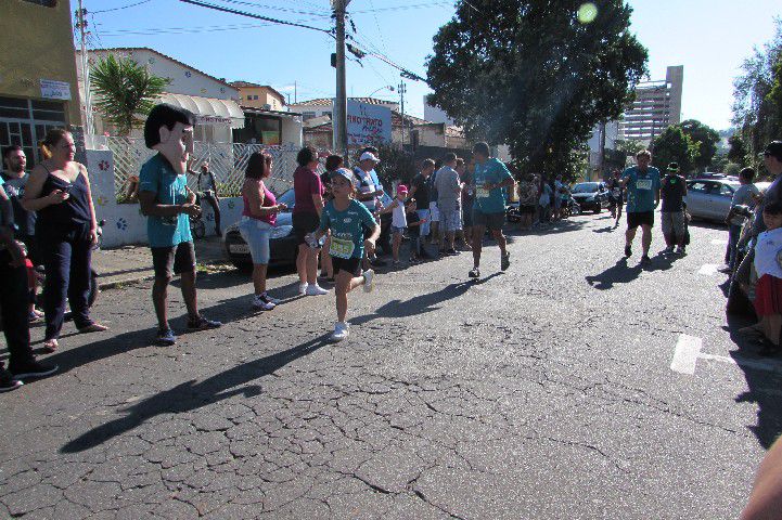 Ruas de Pará de Minas foram tomadas por atletas na 4ª edição da Corrida Sicoob Ascicred