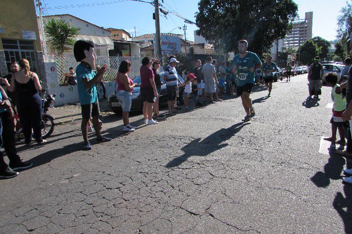 Ruas de Pará de Minas foram tomadas por atletas na 4ª edição da Corrida Sicoob Ascicred