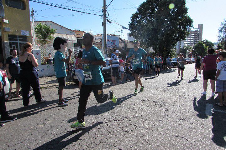 Ruas de Pará de Minas foram tomadas por atletas na 4ª edição da Corrida Sicoob Ascicred