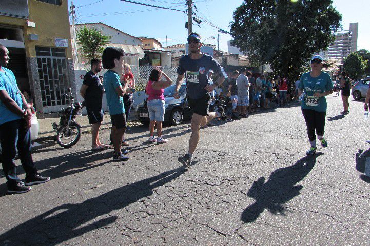 Ruas de Pará de Minas foram tomadas por atletas na 4ª edição da Corrida Sicoob Ascicred