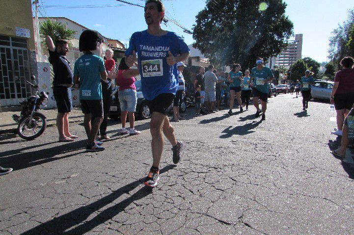 Ruas de Pará de Minas foram tomadas por atletas na 4ª edição da Corrida Sicoob Ascicred