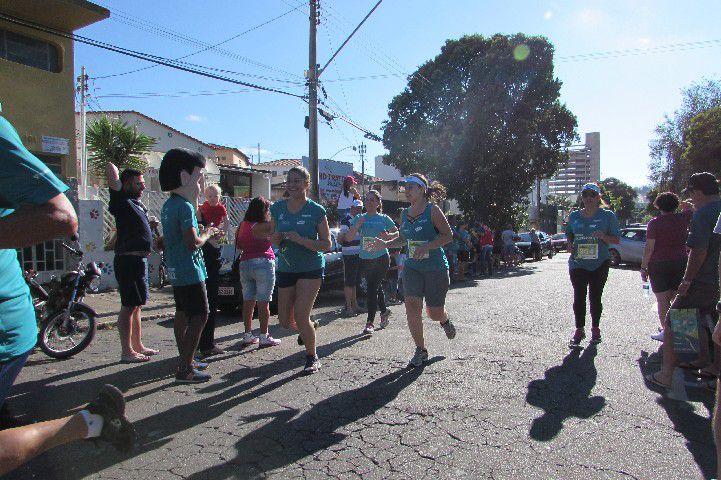 Ruas de Pará de Minas foram tomadas por atletas na 4ª edição da Corrida Sicoob Ascicred