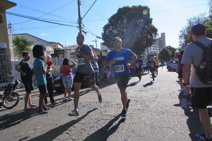 Ruas de Pará de Minas foram tomadas por atletas na 4ª edição da Corrida Sicoob Ascicred