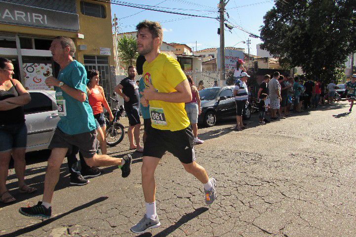 Ruas de Pará de Minas foram tomadas por atletas na 4ª edição da Corrida Sicoob Ascicred