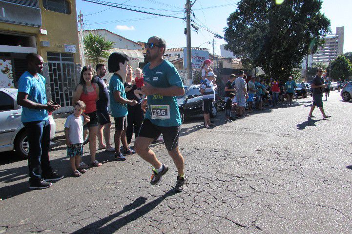 Ruas de Pará de Minas foram tomadas por atletas na 4ª edição da Corrida Sicoob Ascicred