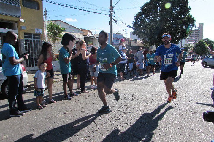 Ruas de Pará de Minas foram tomadas por atletas na 4ª edição da Corrida Sicoob Ascicred