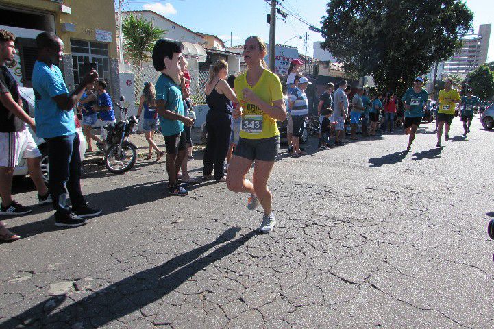 Ruas de Pará de Minas foram tomadas por atletas na 4ª edição da Corrida Sicoob Ascicred