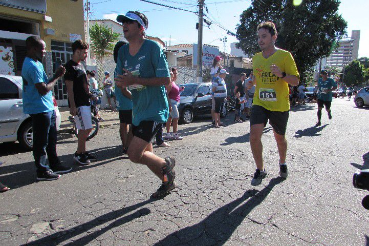 Ruas de Pará de Minas foram tomadas por atletas na 4ª edição da Corrida Sicoob Ascicred