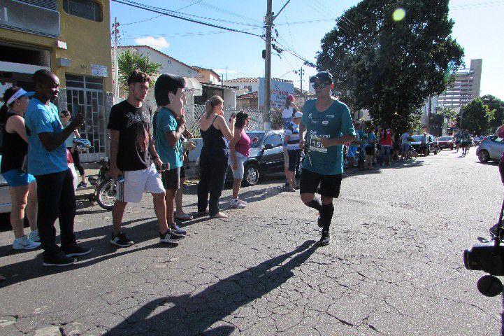 Ruas de Pará de Minas foram tomadas por atletas na 4ª edição da Corrida Sicoob Ascicred