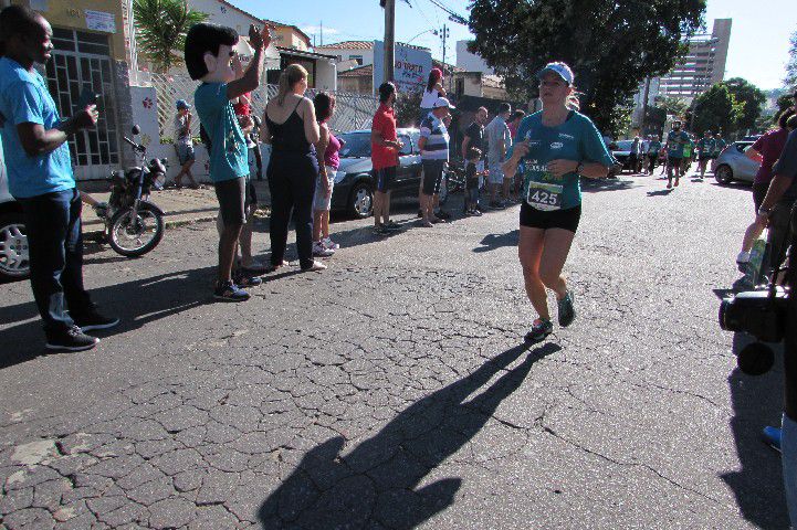 Ruas de Pará de Minas foram tomadas por atletas na 4ª edição da Corrida Sicoob Ascicred