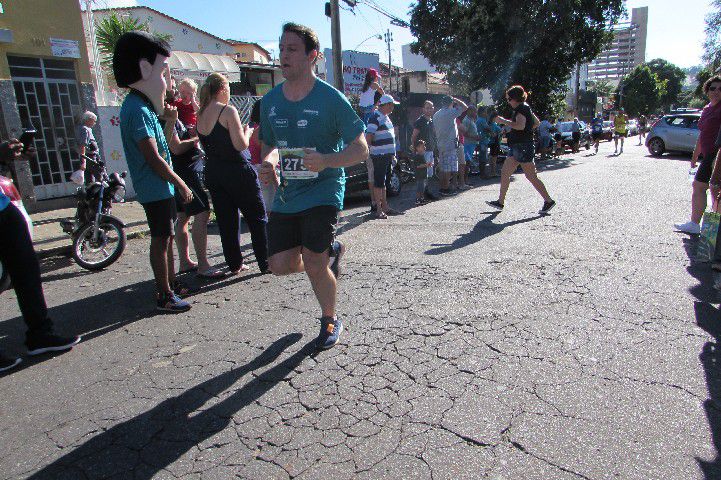 Ruas de Pará de Minas foram tomadas por atletas na 4ª edição da Corrida Sicoob Ascicred