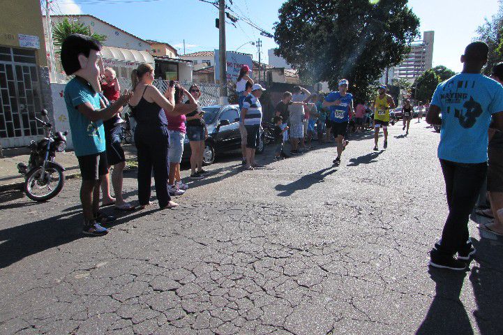 Ruas de Pará de Minas foram tomadas por atletas na 4ª edição da Corrida Sicoob Ascicred