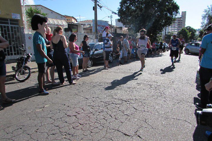 Ruas de Pará de Minas foram tomadas por atletas na 4ª edição da Corrida Sicoob Ascicred