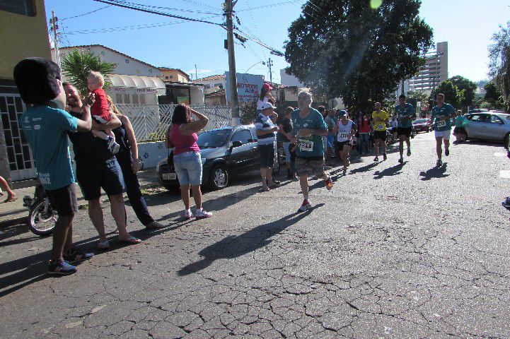 Ruas de Pará de Minas foram tomadas por atletas na 4ª edição da Corrida Sicoob Ascicred