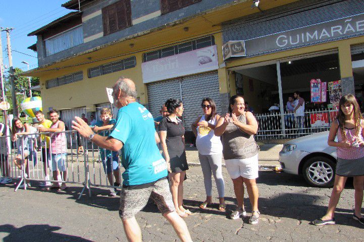 Ruas de Pará de Minas foram tomadas por atletas na 4ª edição da Corrida Sicoob Ascicred