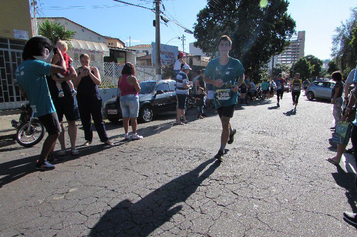 Ruas de Pará de Minas foram tomadas por atletas na 4ª edição da Corrida Sicoob Ascicred