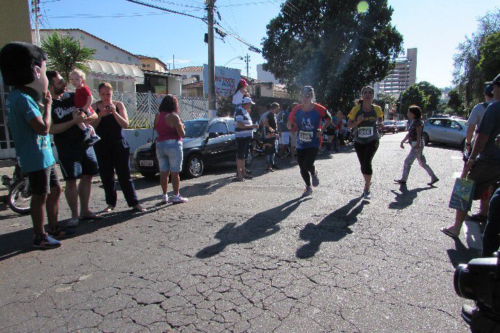 Ruas de Pará de Minas foram tomadas por atletas na 4ª edição da Corrida Sicoob Ascicred