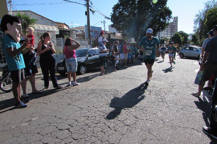 Ruas de Pará de Minas foram tomadas por atletas na 4ª edição da Corrida Sicoob Ascicred