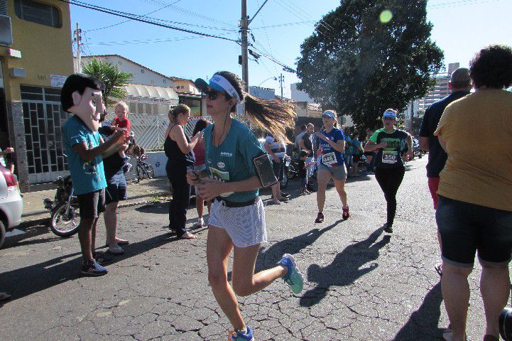 Ruas de Pará de Minas foram tomadas por atletas na 4ª edição da Corrida Sicoob Ascicred