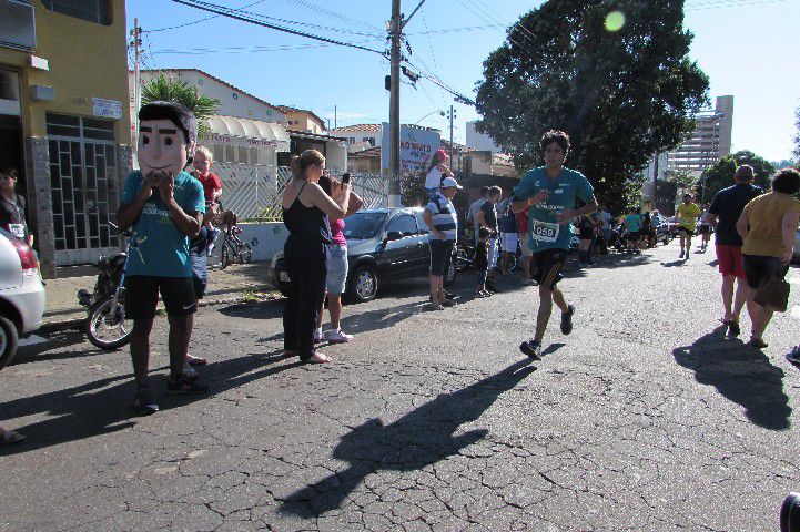 Ruas de Pará de Minas foram tomadas por atletas na 4ª edição da Corrida Sicoob Ascicred