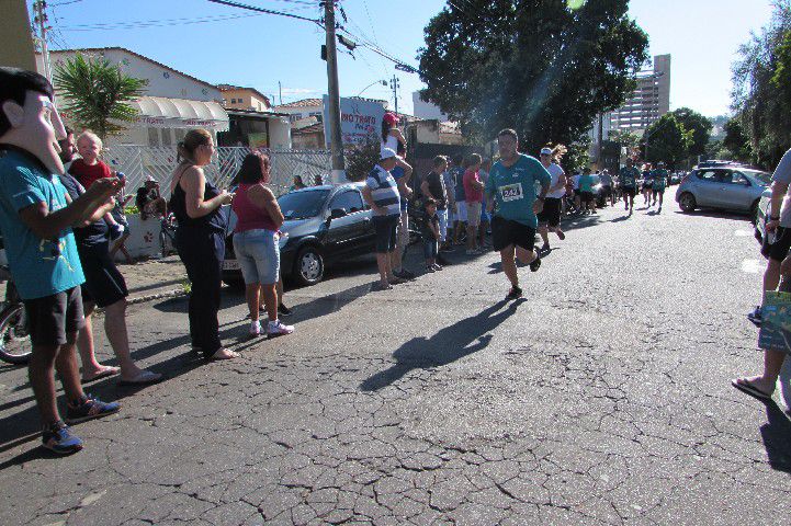 Ruas de Pará de Minas foram tomadas por atletas na 4ª edição da Corrida Sicoob Ascicred