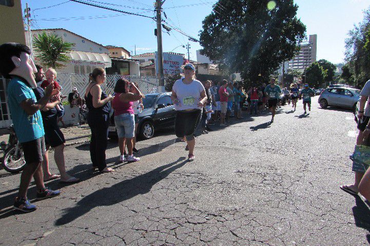 Ruas de Pará de Minas foram tomadas por atletas na 4ª edição da Corrida Sicoob Ascicred