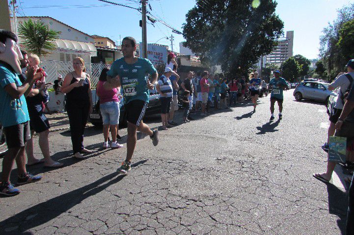 Ruas de Pará de Minas foram tomadas por atletas na 4ª edição da Corrida Sicoob Ascicred