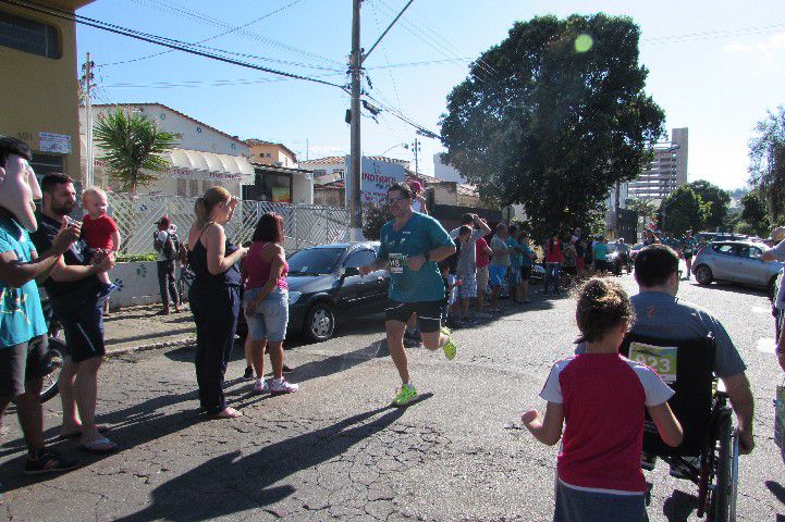 Ruas de Pará de Minas foram tomadas por atletas na 4ª edição da Corrida Sicoob Ascicred