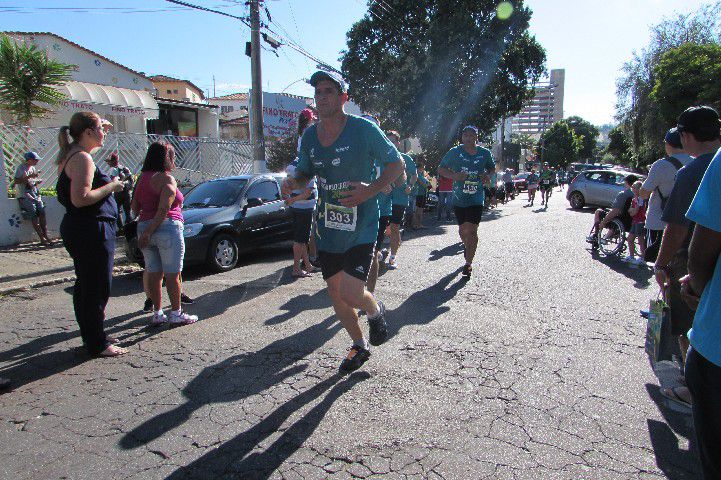 Ruas de Pará de Minas foram tomadas por atletas na 4ª edição da Corrida Sicoob Ascicred