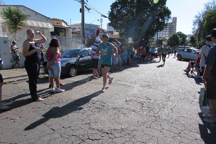 Ruas de Pará de Minas foram tomadas por atletas na 4ª edição da Corrida Sicoob Ascicred