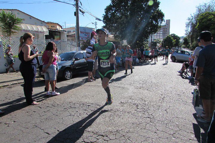 Ruas de Pará de Minas foram tomadas por atletas na 4ª edição da Corrida Sicoob Ascicred